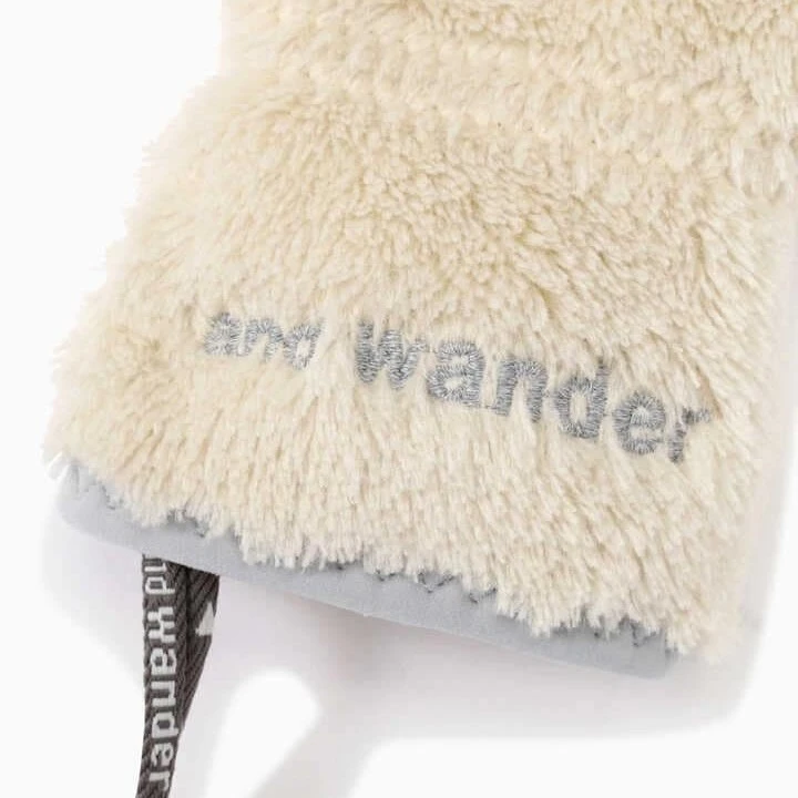 And Wander High Loft Fleece Gloves (Off White) 4 And Wander High Loft Fleece Gloves (Off White) - Image 2